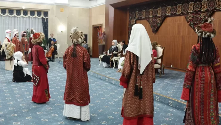 Emine Erdoğan, Kırgızistan Cumhurbaşkanı’nın eşi Aygül Caparova’nın akşam yemeğine katıldı