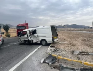 Emirdağ’da Trafik Kazası: 6 Yaralı