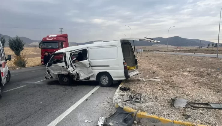 Emirdağ’da Trafik Kazası: 6 Yaralı