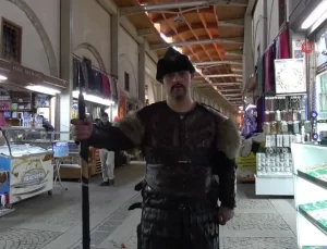 Emre, Kapalı Çarşı’nın Neşesi Oldu