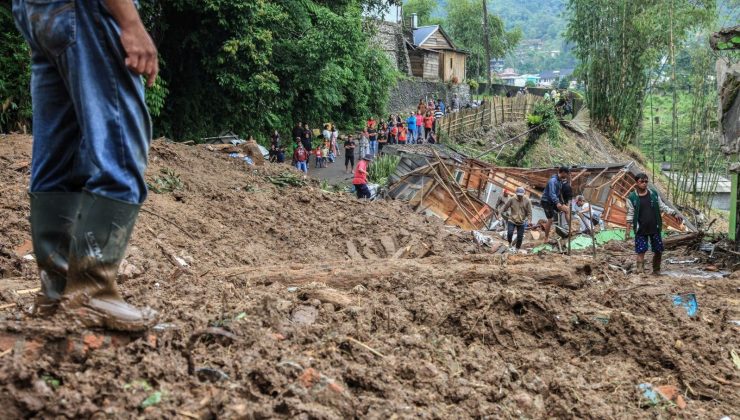 Endonezya’da sel ve toprak kayması: 20 ölü