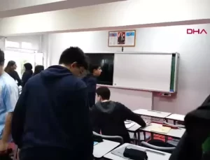 Engelli Öğretmene Öğrencilerden Sürpriz Kutlama