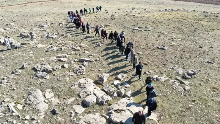 Erciş’te Öğretmenler Günü Yürüyüşü