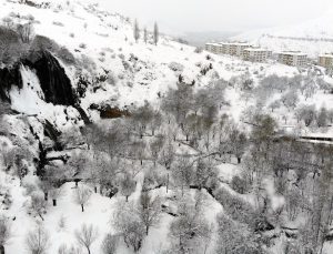 Erzincan Girlevik Şelalesi’nde kartpostallık manzaralar