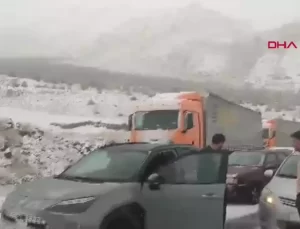 Erzincan’da Kar Yağışı Ulaşımı Olumsuz Etkiledi