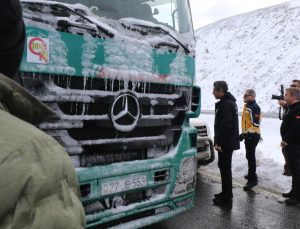 Erzincan’da kar yağışının ardından kapanan şehirlerarası yollar ulaşıma açıldı