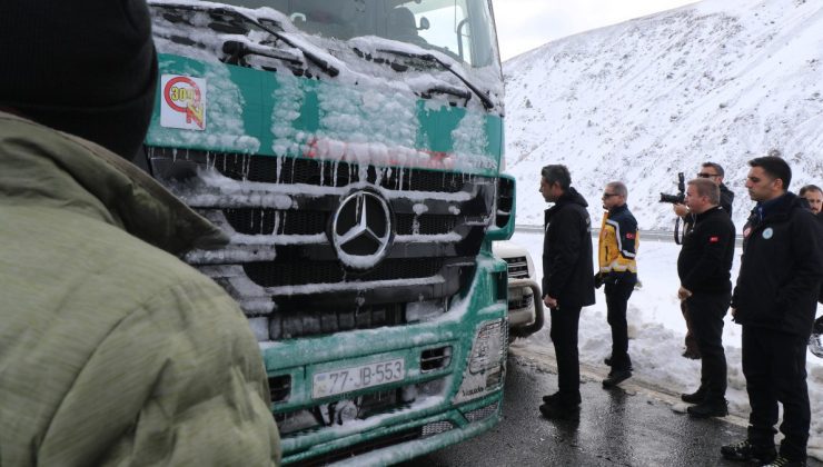 Erzincan’da kar yağışının ardından kapanan şehirlerarası yollar ulaşıma açıldı