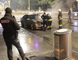 Erzincan’da Park Halindeki Araç Yandı