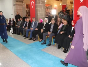 Erzurum’da ‘Payidar’ Defilesi