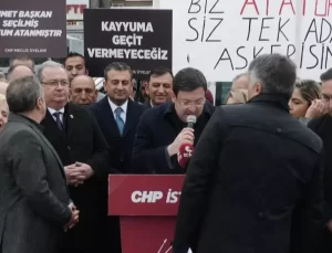 Esenyurt’ta Demokrasi Nöbeti’nde Konuşan Burhanettin Bulut: “Birliğimizi Güçlü Tutamazsak Yarın Başka Yerleri de İşgal Etmeye Başlayacaklar”