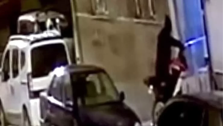 Esenyurt’ta Motosiklet Hırsızlığı Kamerada