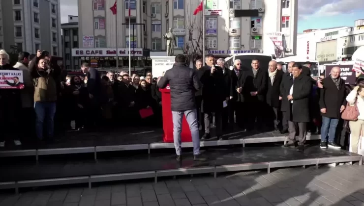 Esenyurt’taki Demokrasi Nöbetine CHP İl Başkanları da Katıldı: “Bu Uygulamalar İktidarın Gündemi Değiştirme Çabasından Başka Bir Şey Değil”
