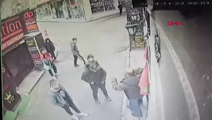 Eski Polis İnternet Kafeye Girdi, Çocukları Dışarı Çıkardı