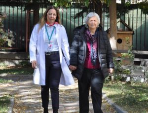 Eskişehir’de eğitimle meme kanseri olduklarını fark eden anne ile kızı iyileşti