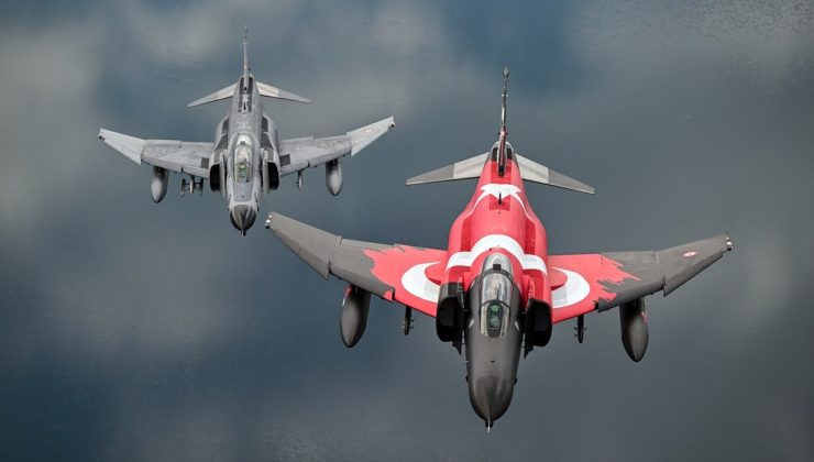 Eskişehir’de F-4E uçaklarından 50. yıla özel “yer hedeflerine taarruz eğitimi” uçuşu