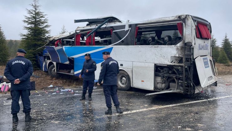Eskişehir’de yolcu otobüsü devrildi: 1 ölü, 30 yaralı
