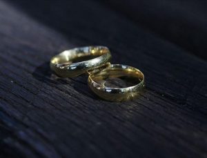 Ev giderlerine katkı sağlamayan karısına dava açan eşi, mahkeme haklı buldu