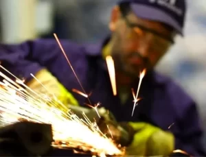 Eylül’de Sanayi Üretimi Yıllık %2,4 Düştü