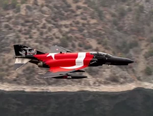 F-4E Phantom 2’ye Türk Bayrağı ve Atatürk