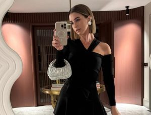 Fatih Terim’in kızı Buse Terim derin yırtmaçlı tarzıyla dikkat çekti