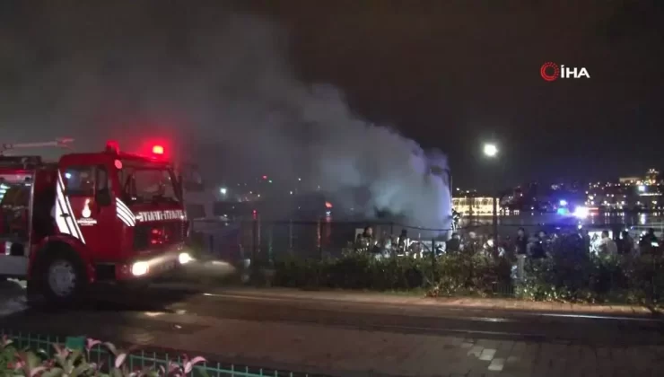 Fatih’te Lüks Yat Yangını