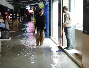 Fethiye’de Şiddetli Yağış Su Baskınlarına Neden Oldu