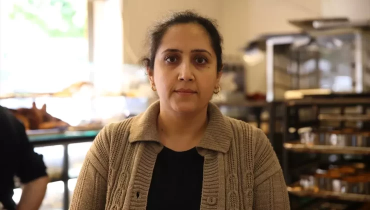 Fırında Simit Yedikten Sonra Telefon Çaldı