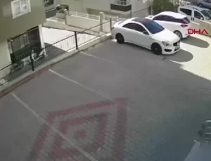 Fırtına, Tarsus’ta Cips Standını Yola Sürükledi