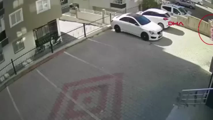 Fırtına, Tarsus’ta Cips Standını Yola Sürükledi