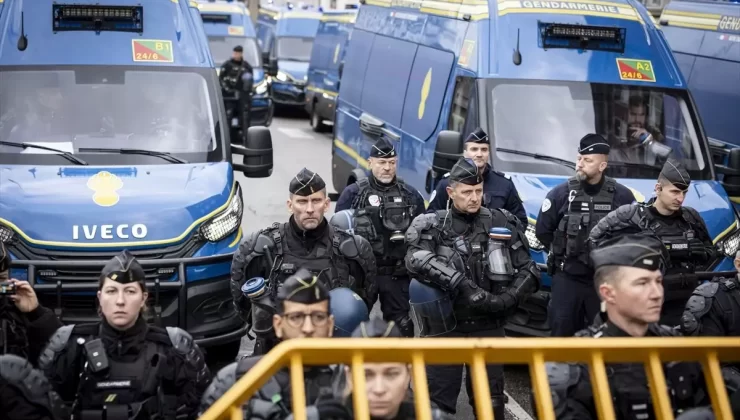 Fransa’da çiftçiler AB-MERCOSUR anlaşmasını protesto etti