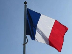 Fransa’da hükümet aşırı sağcıların ‘hükümeti düşürme’ tehdidi ile karşı karşıya