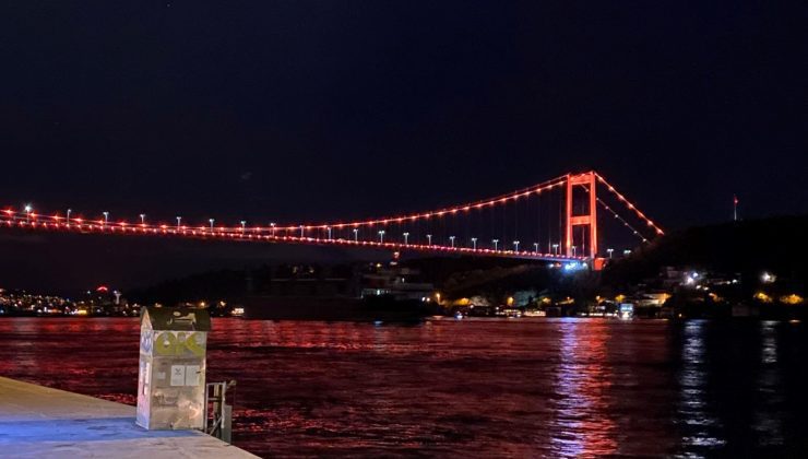 FSM ve Yavuz Sultan Selim Köprüsü lösemi farkındalığı amacıyla turuncuya büründü