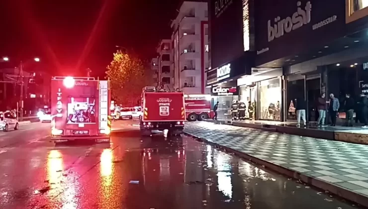 Gaziantep’te Mobilya Deposunda Yangın