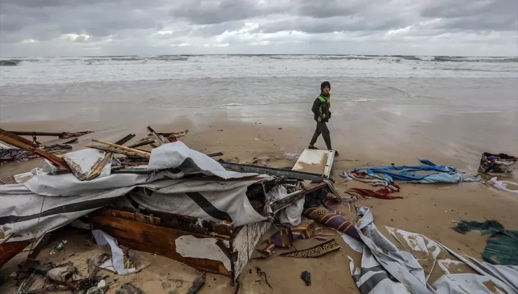 Gazze’de Filistinliler Kış Koşullarında Zor Günler Geçiriyor