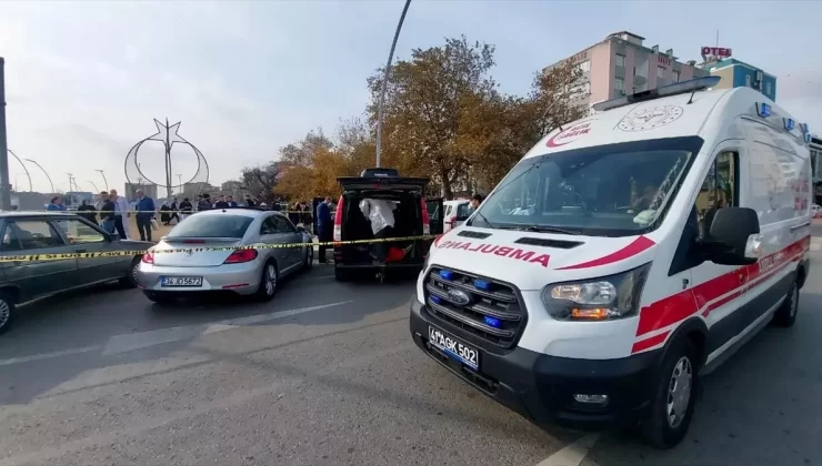 Gebze’de Park Halindeki Minibüste Ceset Bulundu