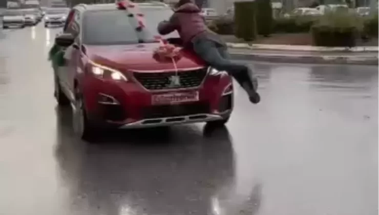Gelin Arabasının Kaputuna Çıkan Para İsteyene Damat ve Yakınlarından Dayak