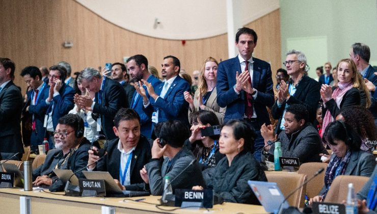 Gelişmekte olan ülkeler için yılda 300 milyar dolarlık finansman hedefi kabul edildi