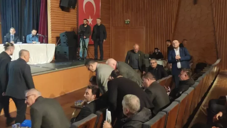 Gemlik Meclisinde Pankart Gerilimi