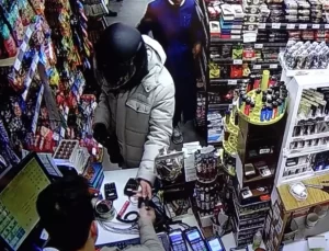 Genç Hırsız Çikolata için Pişman Oldu