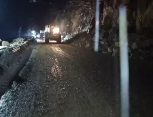 Giresun’da Heyelan Kapanan Yol Yeniden Açıldı