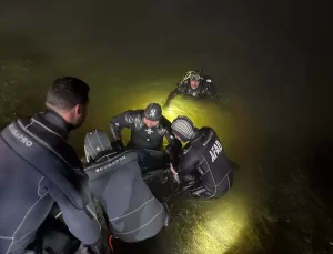 Gölete Düşen Otomobilin Sürücüsü Hayatını Kaybetti