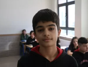 Görme engelli öğretmen, çocukluk hayali mesleğini başarıyla sürdürüyor