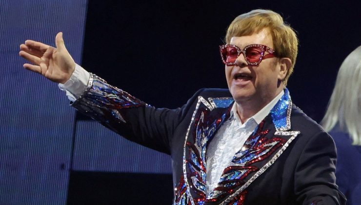 Görme kaybı yaşayan Elton John: Şarkı sözlerini bile okuyamıyorum
