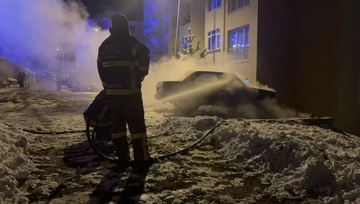 Gümüşhane’de Park Halindeki Araç Yandı