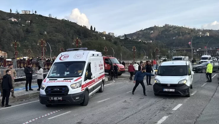 Güneysu’da Servis Kazası: 10 Yaralı