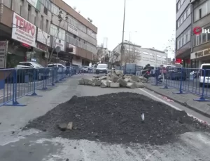 Güngören’de Çöken Yol Trafiğe Kapalı, Esnaflar Mağdur