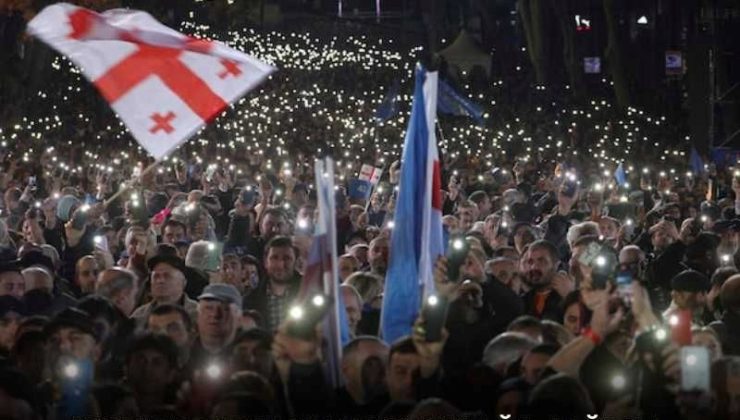 Gürcistan’da parlamento baskını