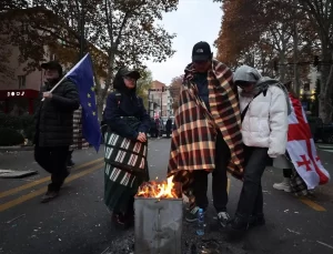Gürcistan’da Seçim Protestosu Devam Ediyor