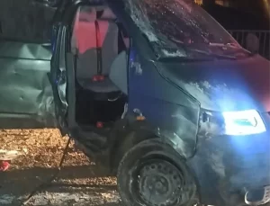 Gürün’de Minibüs Kaza Yaptı: 2 Yaralı