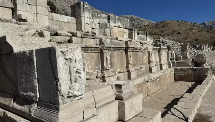 Hadrianus Çeşmesi’nin Restorasyonu Başladı